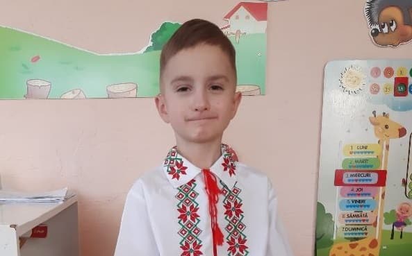 Andrei are mare nevoie de un dulăpior pentru hăinuțe