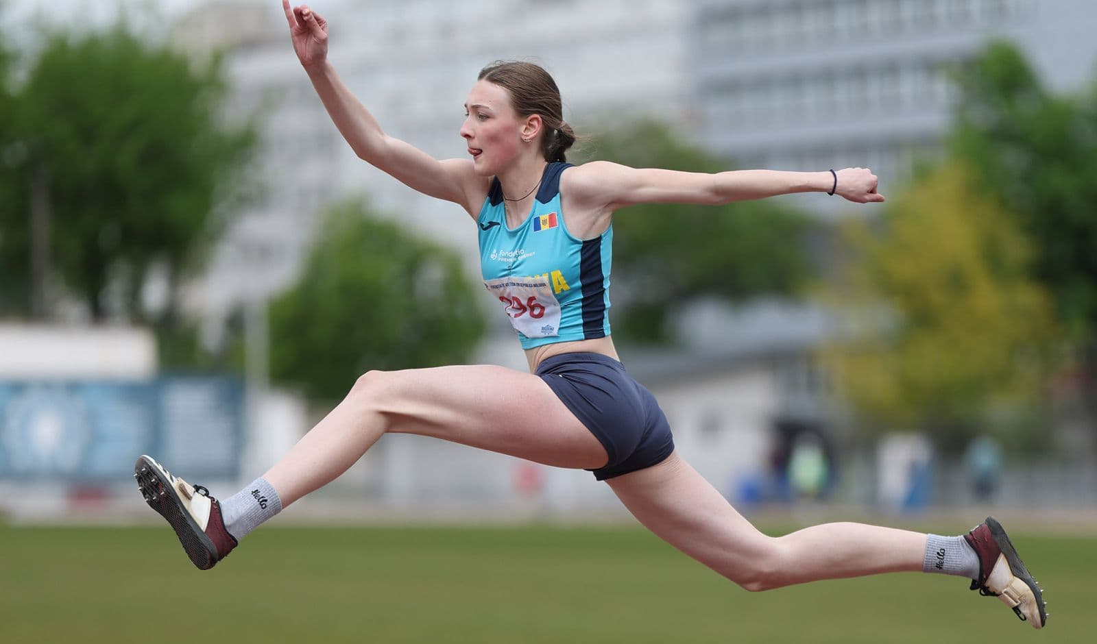 Ecaterina are nevoie de încălțăminte sport