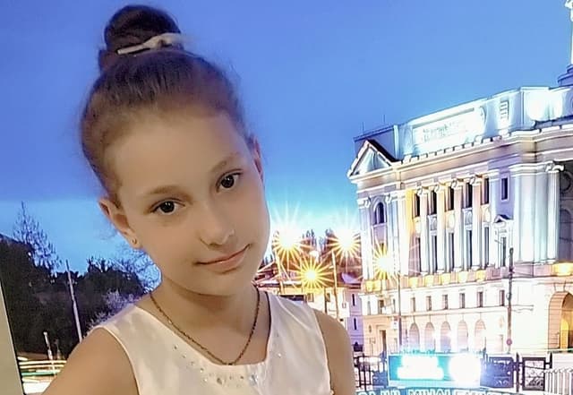 Cătălina doreşte enorm să meargă la tabăra de vară