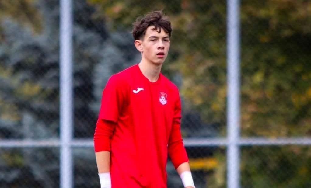 Ilie e un fotbalist profesionist care are nevoie de sprijin