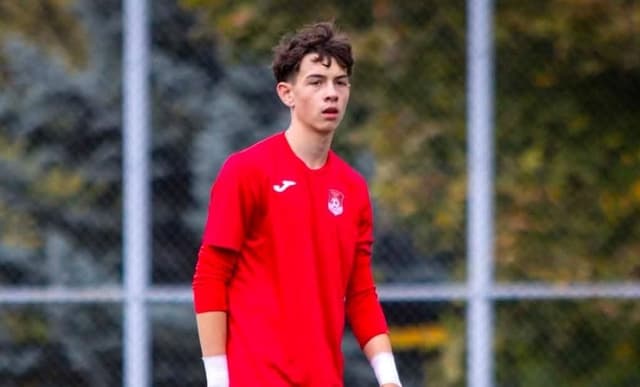Ilie e un fotbalist profesionist care are nevoie de sprijin