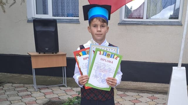 Dragoș dorește mult să meargă la tabăra de vară