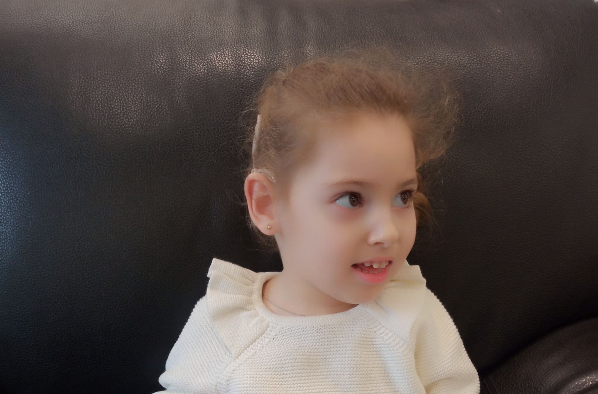 Să o ajutăm pe Evelina să meargă