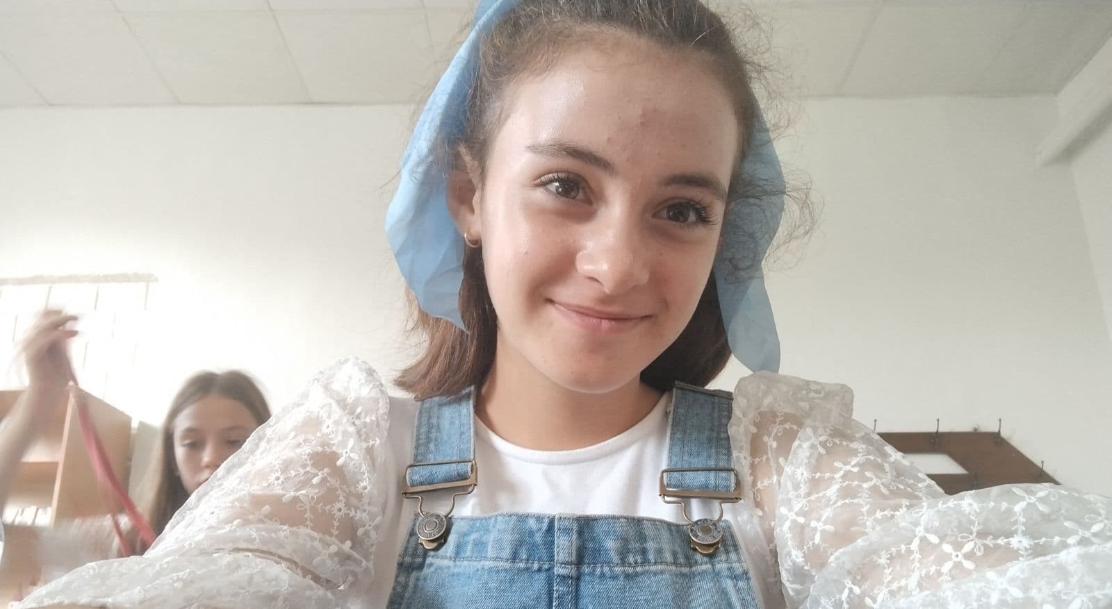 Marinela e o tânără talentată care își dorește un costum popular