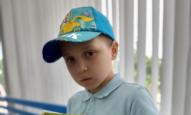 Un pat comod și spațios o să fie binevenit pentru Artiom