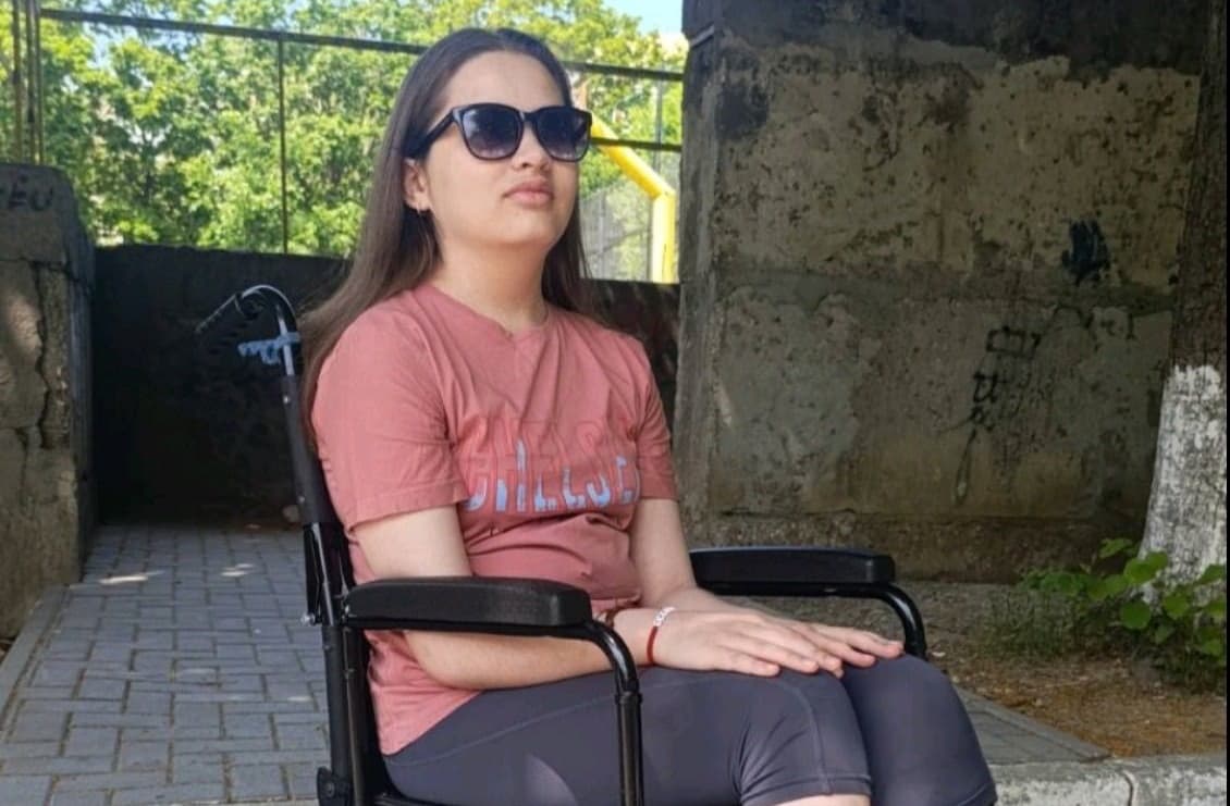 Fiecare pas al Evelinei contează, să o ajutăm sa meargă cu încredere!