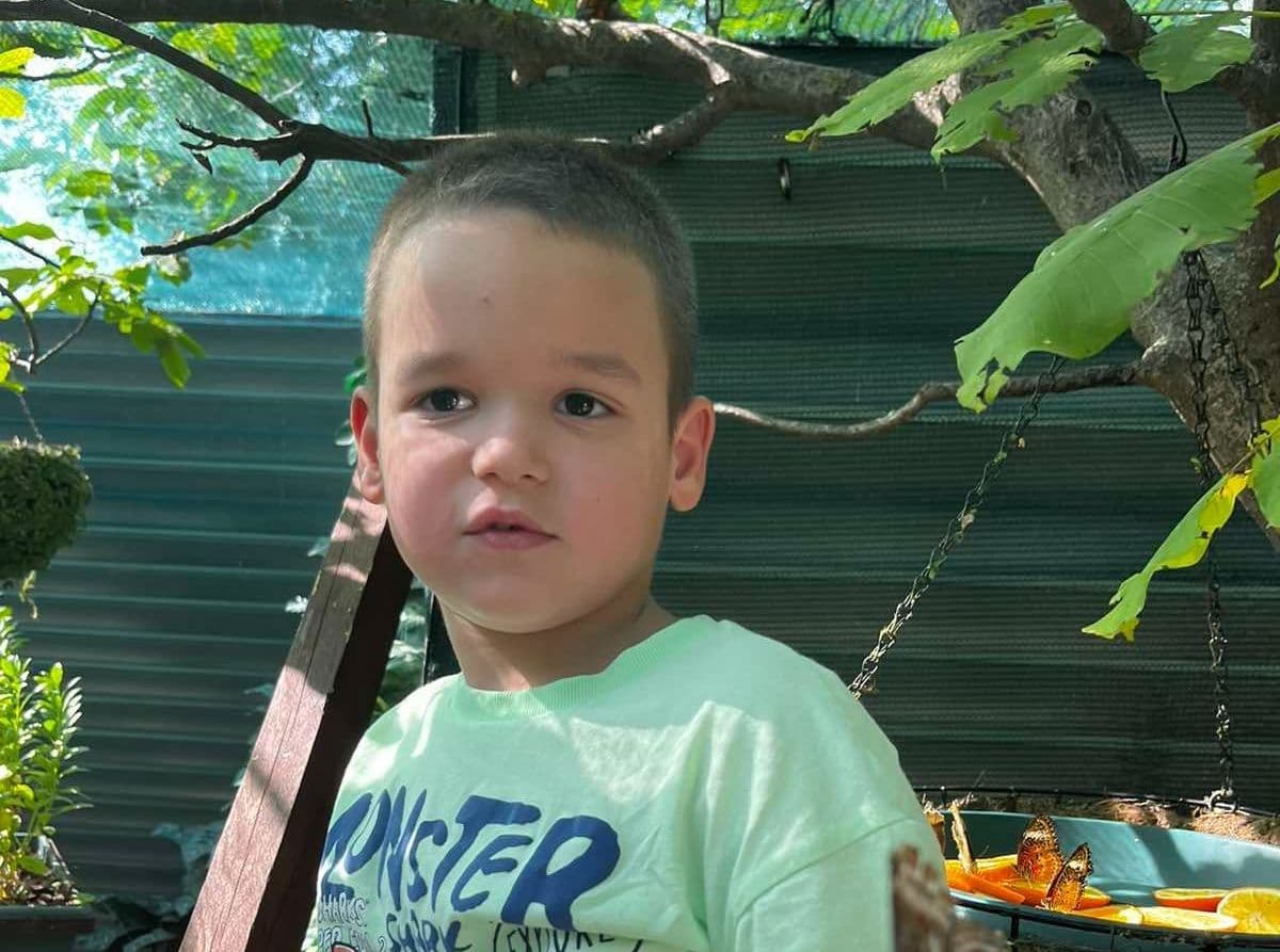 Teodor are nevoie de haine și încălțăminte