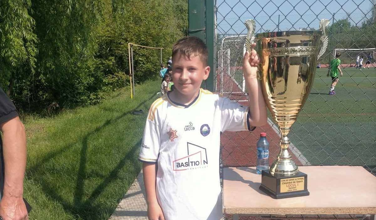 Ion doreşte enorm să meargă la tabăra de vară