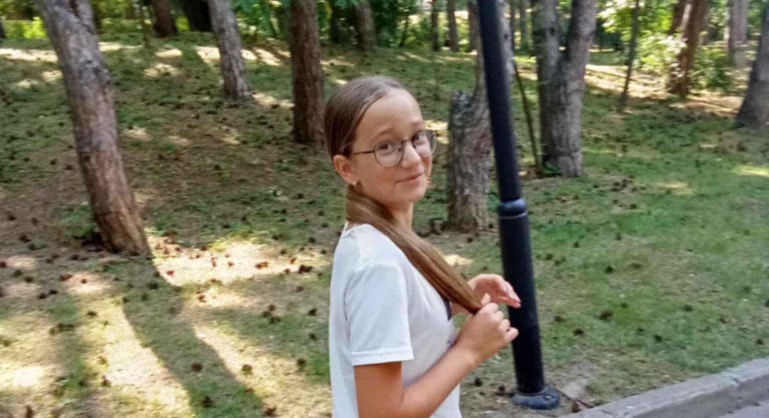 Adela doreşte mult la o tabără de vară