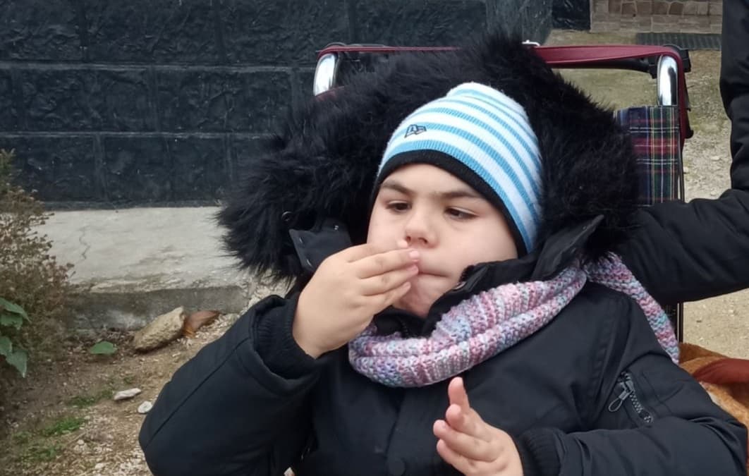Un mare ajutor pentru Vitalie ar fi un cărucior cu rotile