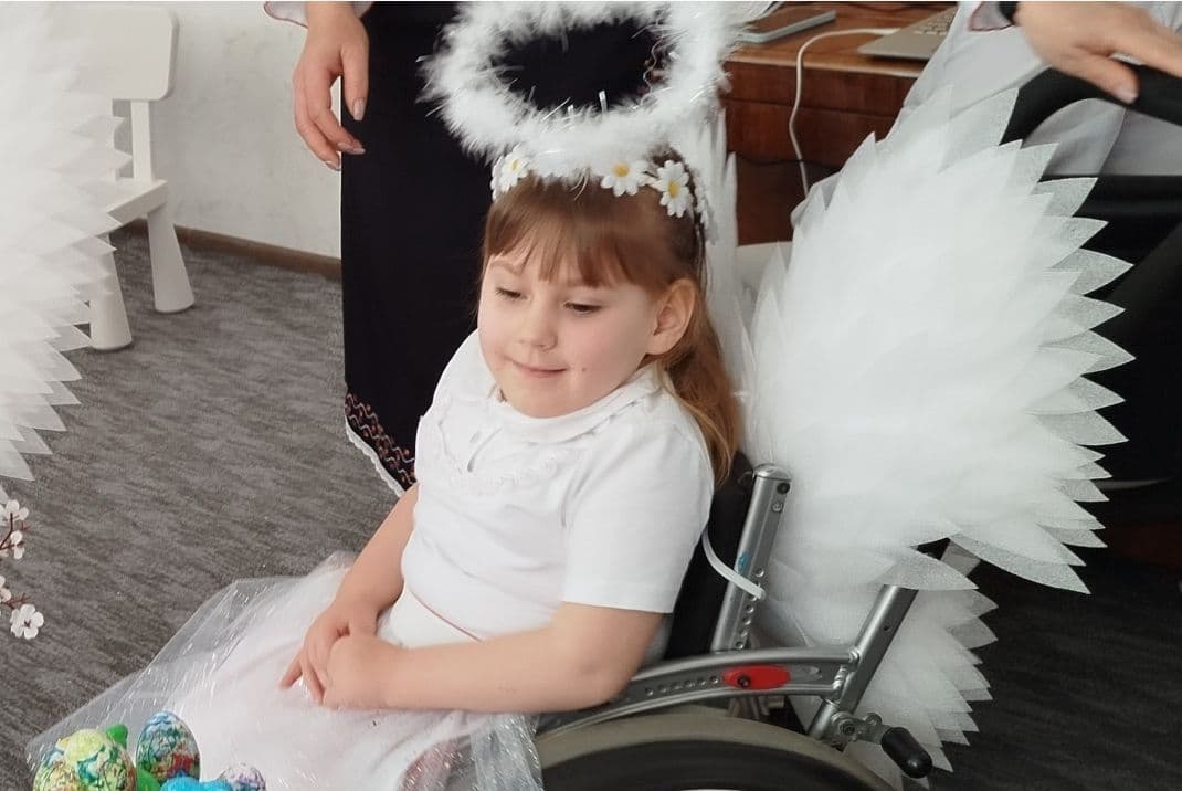 Un mare ajutor pentru Irina ar fi un cărucior cu rotile