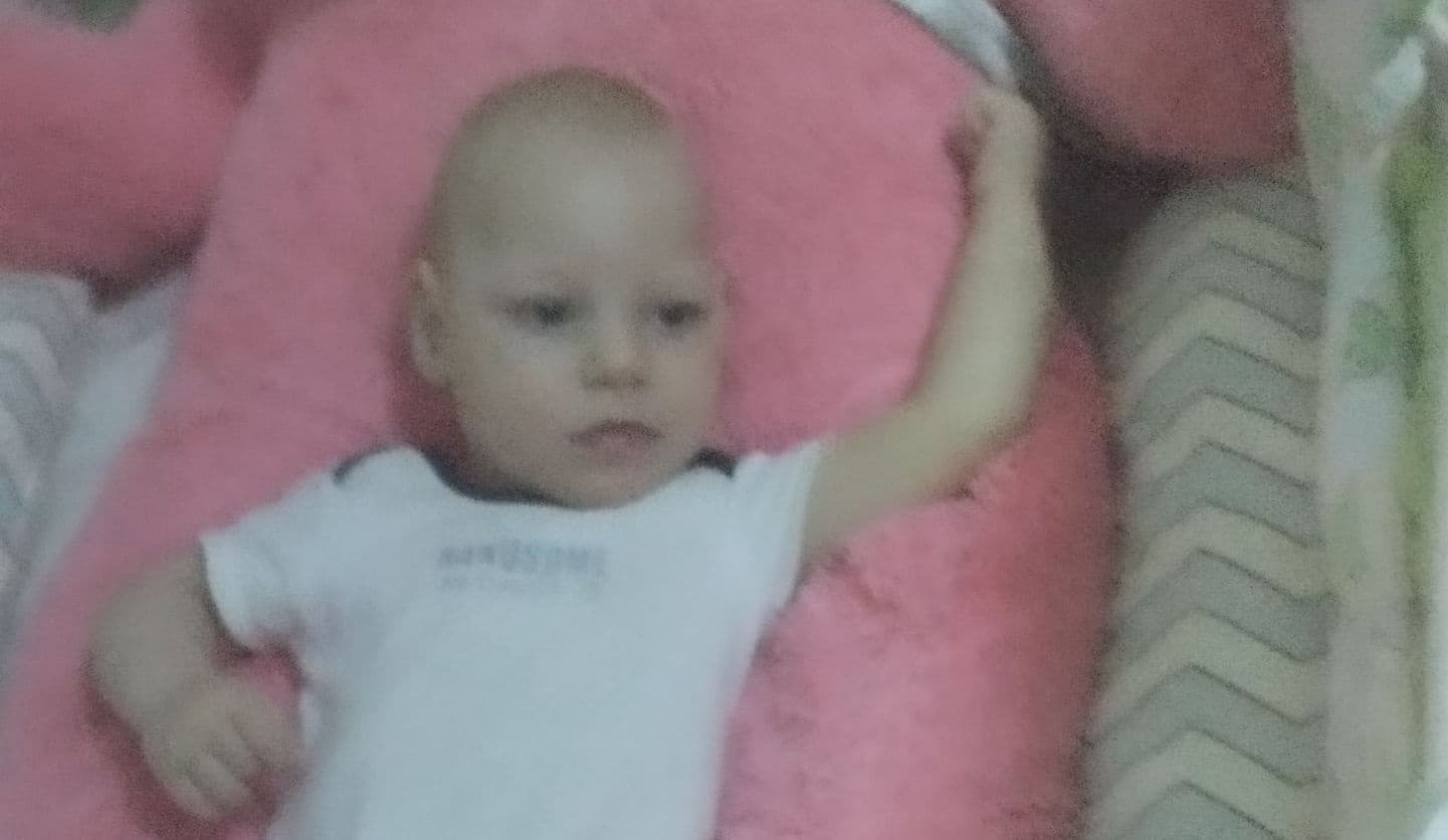 Un mare ajutor pentru Adrian ar fi un cărucior cu rotile
