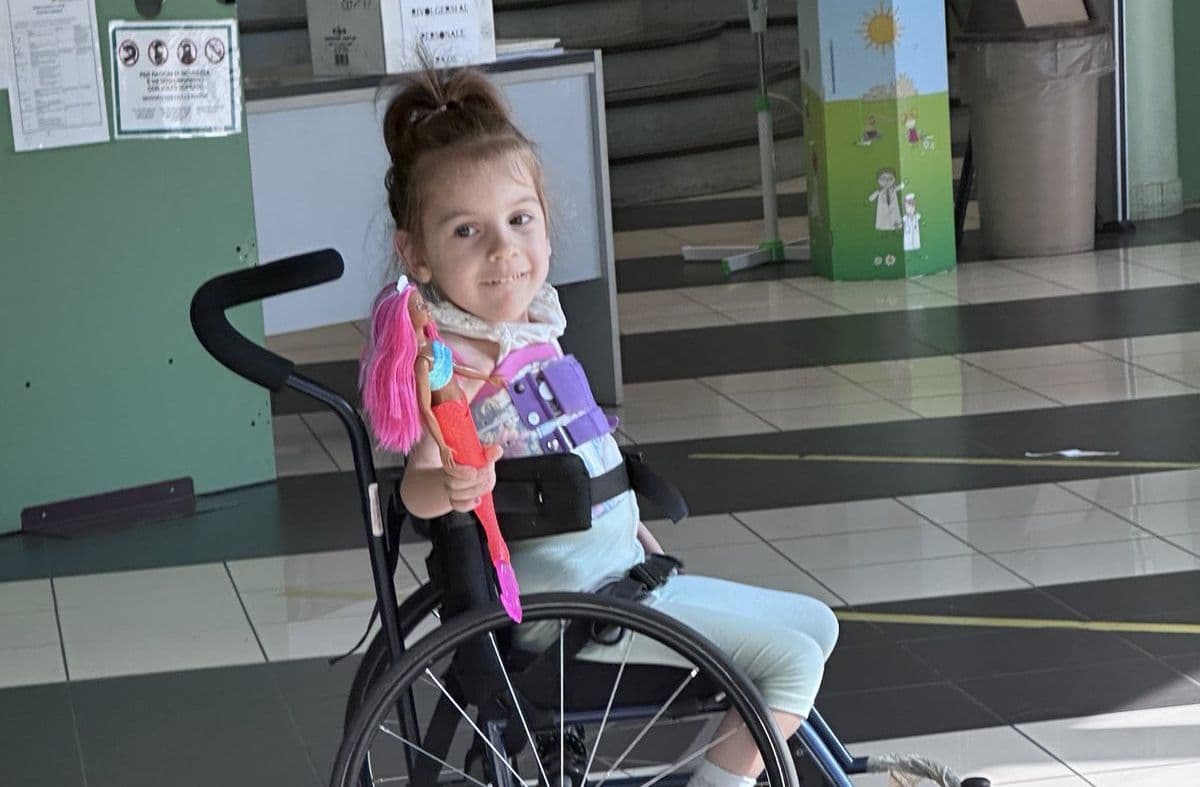 O nouă speranță pentru Paula sunt şedințele de kinetoterapie