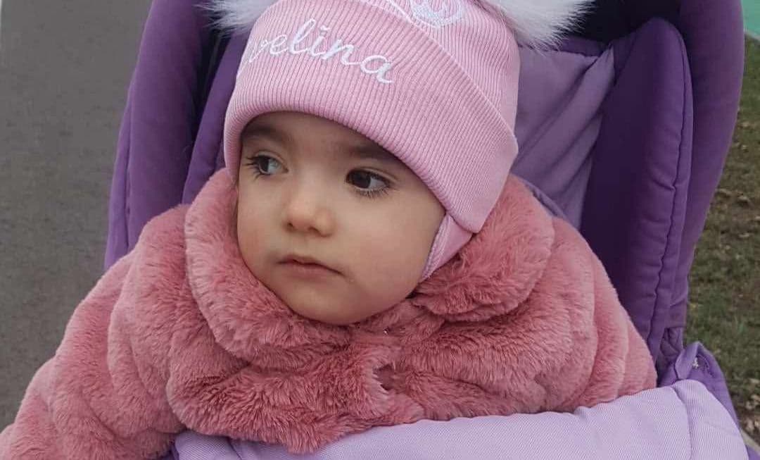 Micuța Evelina așteaptă ajutorul nostru