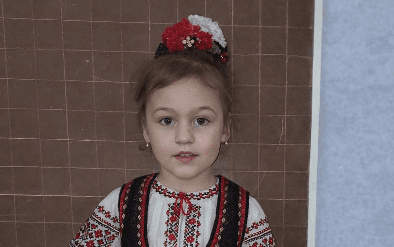 Adelina are nevoie de ședințe ocupaționale